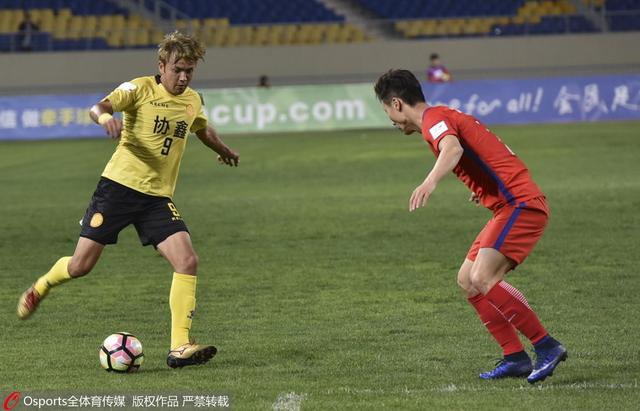 全片展现了不同时代、身份和职业的小人物们,身处七个祖国大事件经典瞬间的个人经历